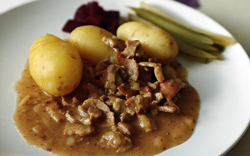 Pork belly in brown gravy