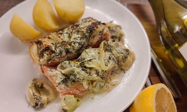 Baked salmon with smetana