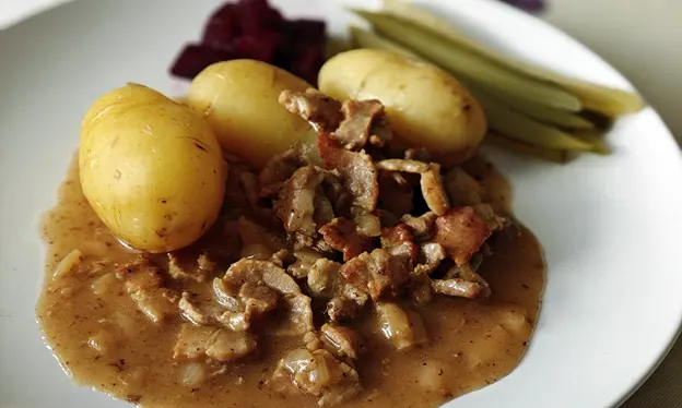 Pork belly in brown gravy