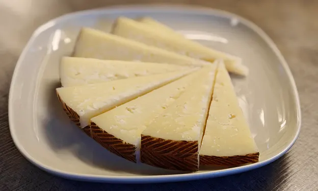 Iberico does not have Manchego’s recognizable patterned rind.